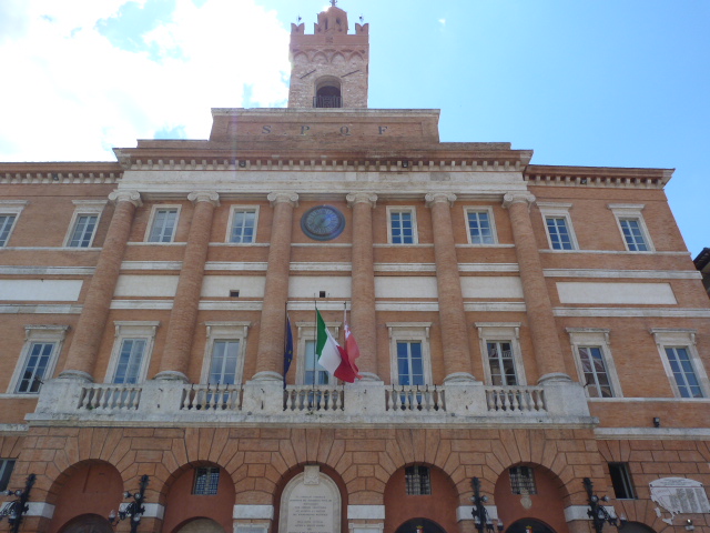 imagefoligno_-_palazzo_comunale_1